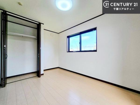 �Q�� �V���v���Ƀf�U�C������Ă��邽�߁A�Ƌ��I�т܂���I
���C�ɓ���̉Ƌ��u���Ă��낰���Ԃ���邱�Ƃ��ł��܂��B