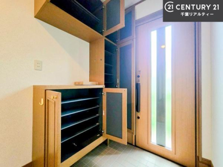 ���� �V���[�Y�{�b�N�X�t���Ȃ̂ŁA���ւ��Еt�����|�������₷���ł��I
�X�b�L���������ւŌ˂��J�����u�ԁA�������̂���S�n������Ԃ��o�}���Ă���܂��B
