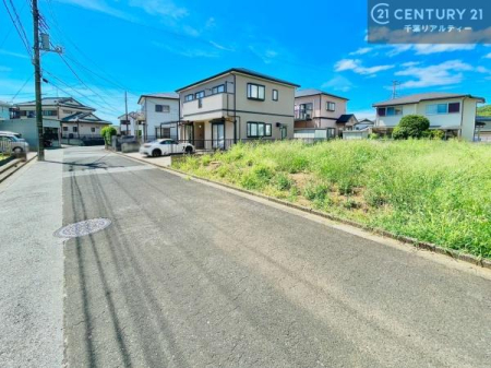 �O�ʓ��H�܂ތ��n�ʐ^ �����������X���݂��L����ՐÂȏZ��X�Ɉʒu���A���₩�ŐS���炮��炵��������Z���ł��B