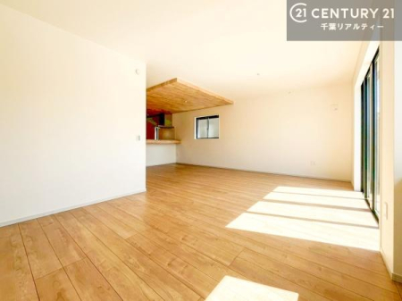 ���r���O ��؂ȉƑ����W�܂邩�炱��LDK�ɂ͂�����肽���B
�q�����������C�ɏ΂��Ȃ��瑖�����Ă���p�����������u�L���Ƃɂ��ėǂ������v�Ǝv���u�Ԃł��B