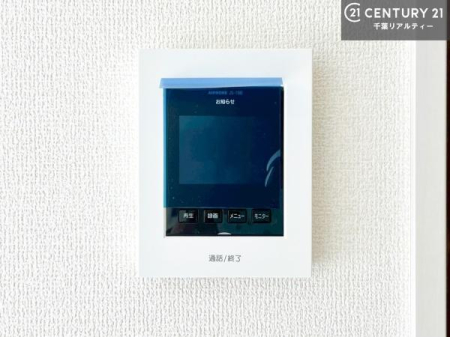 �����\�z�}(����) TV���j�^�[�t�C���^�[�t�H���������B���K�҂̊���m�F���Ă���Ή��ł��邽�߁A�h�Ɩʂɂ��z�����ꂽ���S�̐ݔ��ł��B�i���d�l�j