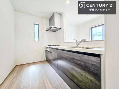 �L�b�`�� ��Ƃ肠�钲���X�y�[�X�ō�Ƃ����₷�����K�ȃL�b�`���ł��I
���q�l�ƈꏏ�ɂ��َq������y���߂�L�X�X�y�[�X�ł��B�y�����������ԂɂȂ肻���ł��ˁI