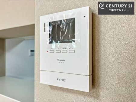 ���̑����� TV���j�^�[�t���C���^�[�z��������A�K��҂��f���Ŋm�F���Ă���Ή��ł��邽�߁A�h�Ɩʂ����S�ł��B���q�l�̂�����Ԏ��ɂ��S�����A���Ƒ��̈��S�E���S�ȕ�炵���T�|�[�g���܂��B