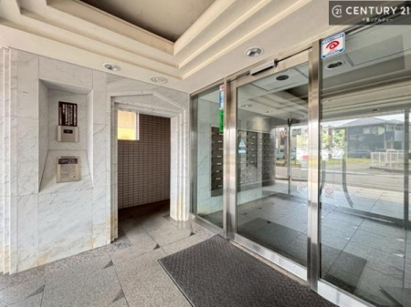 �G���g�����X �z������̗ǂ��G���g�����X�́A���Ƒ��₨�q�l���������}���Ă���܂��B
�����̕�炵�ɐS�n�悳�������炵�Ă�����Ԃł��B