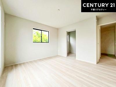 �m�� ���邭���ʂ��̗ǂ������ł��B�u�V���v���v�Ƀf�U�C�����ꂽ�����B���R�x�������̂ŉƋ�⃌�C�A�E�g�ł��D�݂̋�Ԃ�n��グ���܂��B�����x�A���n�ɂĂ��m�F���������B