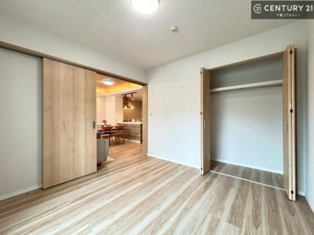 �q������ ���[�X�y�[�X�����Ă��܂��I�������X�b�L�����ڂ��鎖���ł��܂��ˁB
�Ƌ��I�΂Ȃ��V���v���ȃf�U�C���ׁ̈A�Ƌ��I�΂����C�ɓ���̋�ԍ�肪�ł������ł��ˁB