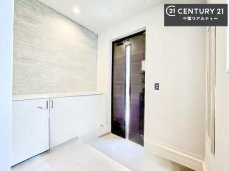 ���� �V���[�Y�{�b�N�X�t���Ȃ̂ŁA���ւ��Еt�����|�������₷���ł��I
�X�b�L���������ւŌ˂��J�����u�ԁA�������̂���S�n������Ԃ��o�}���Ă���܂��B