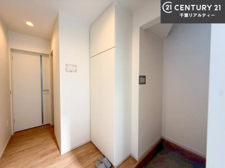 ���� �V���[�Y�{�b�N�X�t���Ȃ̂ŁA���ւ��Еt�����|�������₷���ł��I
�X�b�L���������ւŌ˂��J�����u�ԁA�������̂���S�n������Ԃ��o�}���Ă���܂��B
