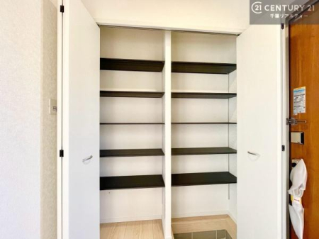���� ���֎��[���[�����Ă���̂ŁA���֎��肪�X�b�L���Еt�����q���ɂ��C�̒u����ɍ���܂���I