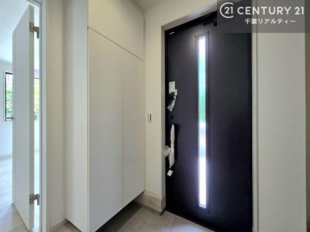 ���� �V���[�Y�{�b�N�X�t���Ȃ̂ŁA���ւ��Еt�����|�������₷���ł��I
�X�b�L���������ւŌ˂��J�����u�ԁA�������̂���S�n������Ԃ��o�}���Ă���܂��B