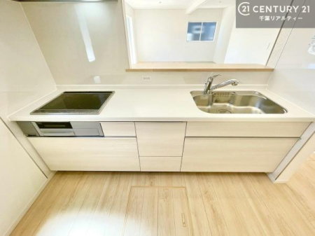 �L�b�`�� ��Ƃ����₷���V�X�e���L�b�`���ł��I���[���t���Ă���̂ŁA�����X�y�[�X�ɕ���u���Ȃ��čς݂܂��I
�L�X�g���āA���K�ɍ�Ƃ��ł��܂��I