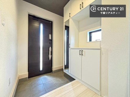 ���� �V���[�Y�{�b�N�X�t���Ȃ̂ŁA���ւ��Еt�����|�������₷���ł��I
�X�b�L���������ւŌ˂��J�����u�ԁA�������̂���S�n������Ԃ��o�}���Ă���܂��B