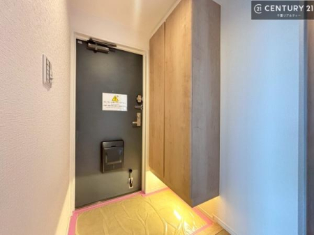 ���� �V���[�Y�{�b�N�X�t���Ȃ̂ŁA���ւ��Еt�����|�������₷���ł��I
�X�b�L���������ւŌ˂��J�����u�ԁA�������̂���S�n������Ԃ��o�}���Ă���܂��B