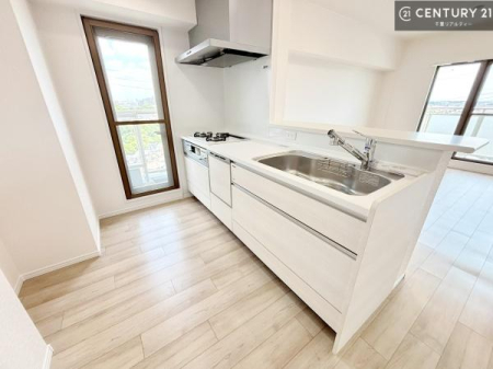 �L�b�`�� ��Ƃ肠�钲���X�y�[�X�ō�Ƃ����₷�����K�ȃL�b�`���ł��I
���q�l�ƈꏏ�ɂ��َq������y���߂�L�X�X�y�[�X�ł��B�y�����������ԂɂȂ肻���ł��ˁI