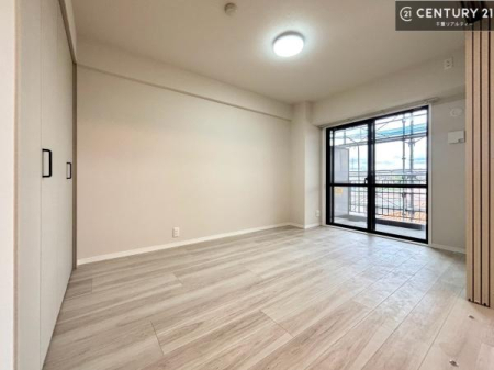 �Q�� �o���R�j�[�ɖʂ��Ă���m���ł��B���邭�����肪����A���C����������ł��܂��I���N���āA�O�ɏo�Ĕw�L�т����[�ċz�����ǂ������}������邱�Ƃ��ł��܂��B