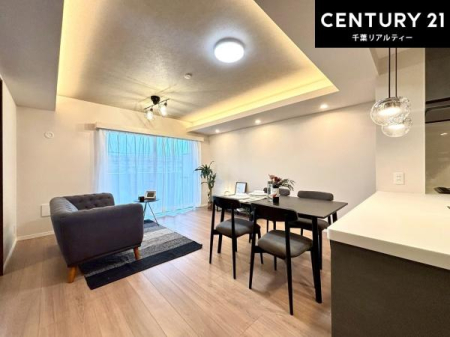 ���r���O ��؂ȉƑ����W�܂邩�炱��LDK�ɂ͂�����肽���B
�q�����������C�ɏ΂��Ȃ��瑖�����Ă���p�����������u�L���Ƃɂ��ėǂ������v�Ǝv���u�Ԃł��B