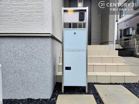 ���̑����n ��z�{�b�N�X���������Ă��邽�߁A�s�ݎ��ł��ו��̎󂯎�肪�\�B
�Ĕz�B�̎�Ԃ��Ȃ��A�Z���������ł��X�g���X�Ȃ����p�ł��܂��B
