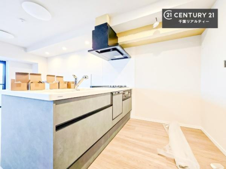 �L�b�`�� ��Ƃ肠�钲���X�y�[�X�ō�Ƃ����₷�����K�ȃL�b�`���ł��I
���q�l�ƈꏏ�ɂ��َq������y���߂�L�X�X�y�[�X�ł��B�y�����������ԂɂȂ肻���ł��ˁI