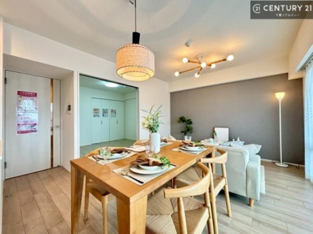 ���r���O ��؂ȉƑ����W�܂邩�炱��LDK�ɂ͂�����肽���B
�q�����������C�ɏ΂��Ȃ��瑖�����Ă���p�����������u�L���Ƃɂ��ėǂ������v�Ǝv���u�Ԃł��B