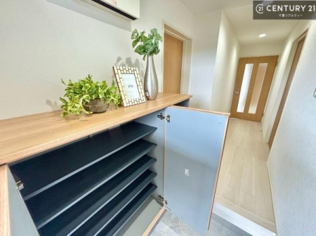 ���� �V���[�Y�{�b�N�X�t���Ȃ̂ŁA���ւ��Еt�����|�������₷���ł��I
�X�b�L���������ւŌ˂��J�����u�ԁA�������̂���S�n������Ԃ��o�}���Ă���܂��B