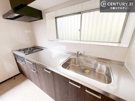 �L�b�`�� ���[�X�y�[�X���[�����Ă���A�L�b�`���܂�����������ƕۂ��Ȃ���A�L�X�Ƃ��������X�y�[�X���m�ہB���K�ȍ�Ɗ��ŁA�����̂����������X���[�Y�ɂ͂��ǂ�܂��B