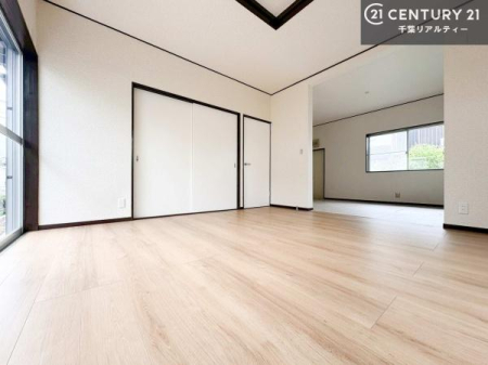���r���O �傫�ȑ����炽���Ղ�̗z���������閾�邢���r���O�B�J�����̂��郊�r���O�ŉƑ��c���̂��났�̎��Ԃ��߂����܂��I