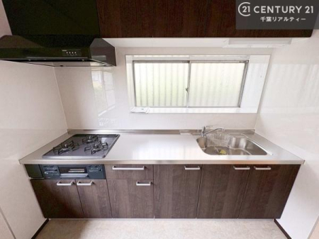 �L�b�`�� ��Ƃ����₷���V�X�e���L�b�`���ł��I���[���t���Ă���̂ŁA�����X�y�[�X�ɕ���u���Ȃ��čς݂܂��I
�L�X�g���āA���K�ɍ�Ƃ��ł��܂��I