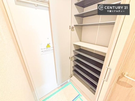 ���� �V���[�Y�{�b�N�X�t���Ȃ̂ŁA���ւ��Еt�����|�������₷���ł��I
�X�b�L���������ւŌ˂��J�����u�ԁA�������̂���S�n������Ԃ��o�}���Ă���܂��B