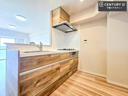 �L�b�`�� ��Ƃ肠�钲���X�y�[�X�ō�Ƃ����₷�����K�ȃL�b�`���ł��I
���q�l�ƈꏏ�ɂ��َq������y���߂�L�X�X�y�[�X�ł��B�y�����������ԂɂȂ肻���ł��ˁI