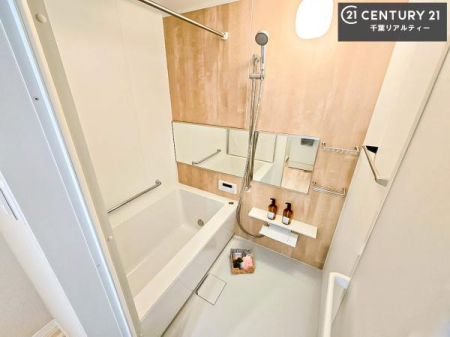 ���� �������������l�̕��͋C�̃o�X���[���́A�����o�Ă��ăo�X�^�C�����[���I
���d���撣���Ă��邲�J���ɂ��D�݂̍���̓����܂����āA�y����ł݂Ă͂������ł��傤���H