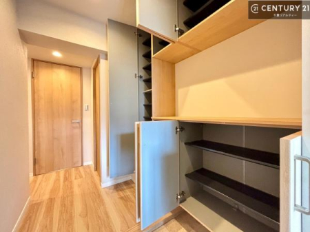 ���� �V���[�Y�{�b�N�X�t���Ȃ̂ŁA���ւ��Еt�����|�������₷���ł��I
�X�b�L���������ւŌ˂��J�����u�ԁA�������̂���S�n������Ԃ��o�}���Ă���܂��B