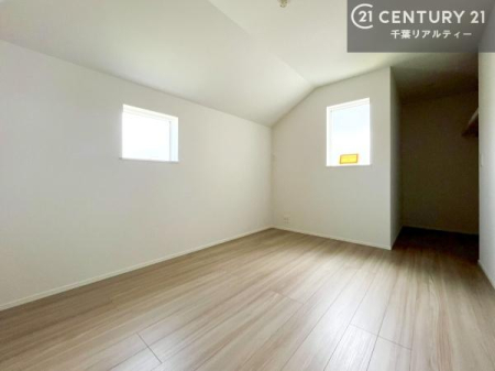 �m�� �V���v���Ƀf�U�C������Ă��邽�߁A�Ƌ��I�т܂���I
���C�ɓ���̉Ƌ��u���Ă��낰���Ԃ���邱�Ƃ��ł��܂��B
