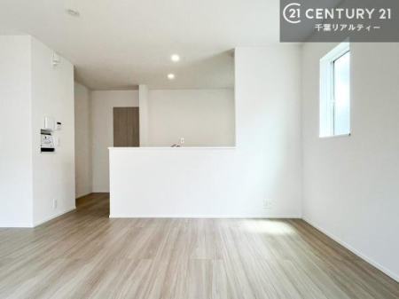 �L�b�`�� ���R��������L�b�`���́A���̎x�x��[�H���������K�B
���Ƒ��̗l�q�������Ȃ���A�S�n�悭�Ǝ����ł��܂��B