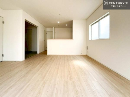 ���r���O �S�n�ǂ����r���O�͉Ƒ������R�ƏW�܂�܂��B�Ƒ��c�R�̎��Ԃ����������ł��B���Ƒ��ƁA����w�[���������Ԃ��߂��������ł��ˁB