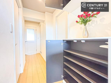 ���� �V���[�Y�{�b�N�X�t���Ȃ̂ŁA���ւ��Еt�����|�������₷���ł��I
�X�b�L���������ւŌ˂��J�����u�ԁA�������̂���S�n������Ԃ��o�}���Ă���܂��B