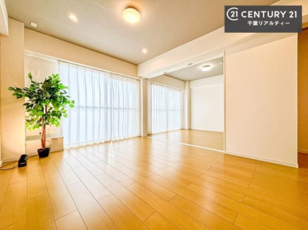 ���r���O �傫�ȑ����炽���Ղ�̗z���������閾�邢���r���O�B�J�����̂��郊�r���O�ŉƑ��c���̂��났�̎��Ԃ��߂����܂��I