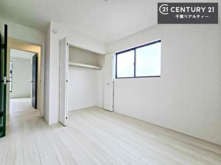 �q������ ���[�X�y�[�X�����Ă��܂��I�������X�b�L�����ڂ��鎖���ł��܂��ˁB
�Ƌ��I�΂Ȃ��V���v���ȃf�U�C���ׁ̈A�Ƌ��I�΂����C�ɓ���̋�ԍ�肪�ł������ł��ˁB