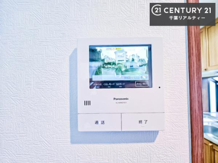 ���̑����� TV���j�^�[�t���C���^�[�z��������A�K��҂��f���Ŋm�F���Ă���Ή��ł��邽�߁A�h�Ɩʂ����S�ł��B���q�l�̂�����Ԏ��ɂ��S�����A���Ƒ��̈��S�E���S�ȕ�炵���T�|�[�g���܂��B