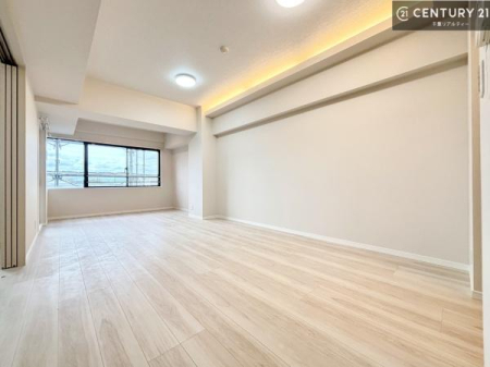 ���r���O ��؂ȉƑ����W�܂邩�炱��LDK�ɂ͂�����肽���B
�q�����������C�ɏ΂��Ȃ��瑖�����Ă���p�����������u�L���Ƃɂ��ėǂ������v�Ǝv���u�Ԃł��B