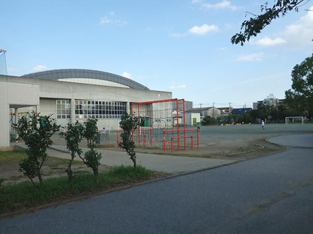 ���ӊ� �y���w�Z�z��t�s���h�䏬�w�Z�F1077m