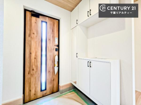 ���� �V���[�Y�{�b�N�X�t���Ȃ̂ŁA���ւ��Еt�����|�������₷���ł��I
�X�b�L���������ւŌ˂��J�����u�ԁA�������̂���S�n������Ԃ��o�}���Ă���܂��B