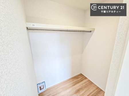 ���[ �E�H�[�N�C���N���[�[�b�g�t���ł��B��������̂��m���Ȃǂ����[���Ă��������ł��ˁI���ɂ���@�������ȂǋG�ߕ��̑傫�ȉƓd�����[�ł��܂��I