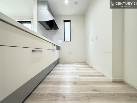 �L�b�`�� ��Ƃ肠�钲���X�y�[�X�ō�Ƃ����₷�����K�ȃL�b�`���ł��I
���q�l�ƈꏏ�ɂ��َq������y���߂�L�X�X�y�[�X�ł��B�y�����������ԂɂȂ肻���ł��ˁI