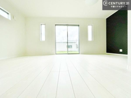���r���O �D�����z���܂肪���r���O����ł���ċ��S�n�̗ǂ���Ԃ����o���Ă���܂��I
���났�̎��Ԃ��߂����܂��I