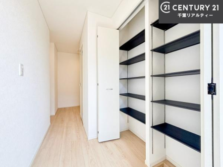 ���� �V���[�Y�{�b�N�X�t���Ȃ̂ŁA���ւ��Еt�����|�������₷���ł��I
�X�b�L���������ւŌ˂��J�����u�ԁA�������̂���S�n������Ԃ��o�}���Ă���܂��B