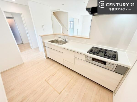 �L�b�`�� ��Ƃ肠�钲���X�y�[�X�ō�Ƃ����₷�����K�ȃL�b�`���ł��I
���q�l�ƈꏏ�ɂ��َq������y���߂�L�X�X�y�[�X�ł��B�y�����������ԂɂȂ肻���ł��ˁI