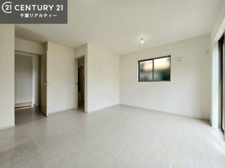 ���r���O ��؂ȉƑ����W�܂邩�炱��LDK�ɂ͂�����肽���B
�q�����������C�ɏ΂��Ȃ��瑖�����Ă���p�����������u�L���Ƃɂ��ėǂ������v�Ǝv���u�Ԃł��B
