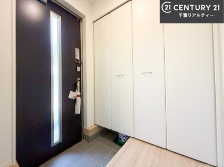 ���� �V���[�Y�{�b�N�X�t���Ȃ̂ŁA���ւ��Еt�����|�������₷���ł��I
�X�b�L���������ւŌ˂��J�����u�ԁA�������̂���S�n������Ԃ��o�}���Ă���܂��B