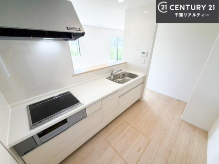 �L�b�`�� ��Ƃ肠�钲���X�y�[�X�ō�Ƃ����₷�����K�ȃL�b�`���ł��I
���q�l�ƈꏏ�ɂ��َq������y���߂�L�X�X�y�[�X�ł��B�y�����������ԂɂȂ肻���ł��ˁI