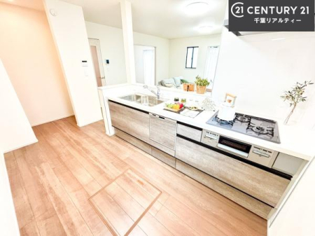 �L�b�`�� ��Ƃ肠�钲���X�y�[�X�ō�Ƃ����₷�����K�ȃL�b�`���ł��I
���q�l�ƈꏏ�ɂ��َq������y���߂�L�X�X�y�[�X�ł��B�y�����������ԂɂȂ肻���ł��ˁI